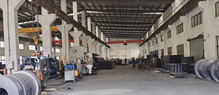 Xiamen Spaceplus Logistics Equipment Co., Ltd. línea de producción del fabricante